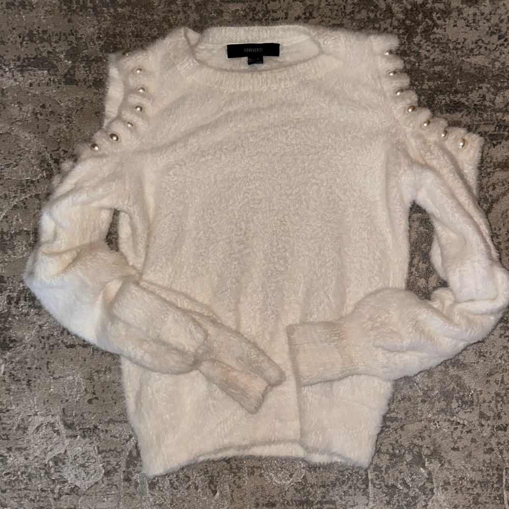 White fuzzy large sweater with detailed pearl, cut out shoulders